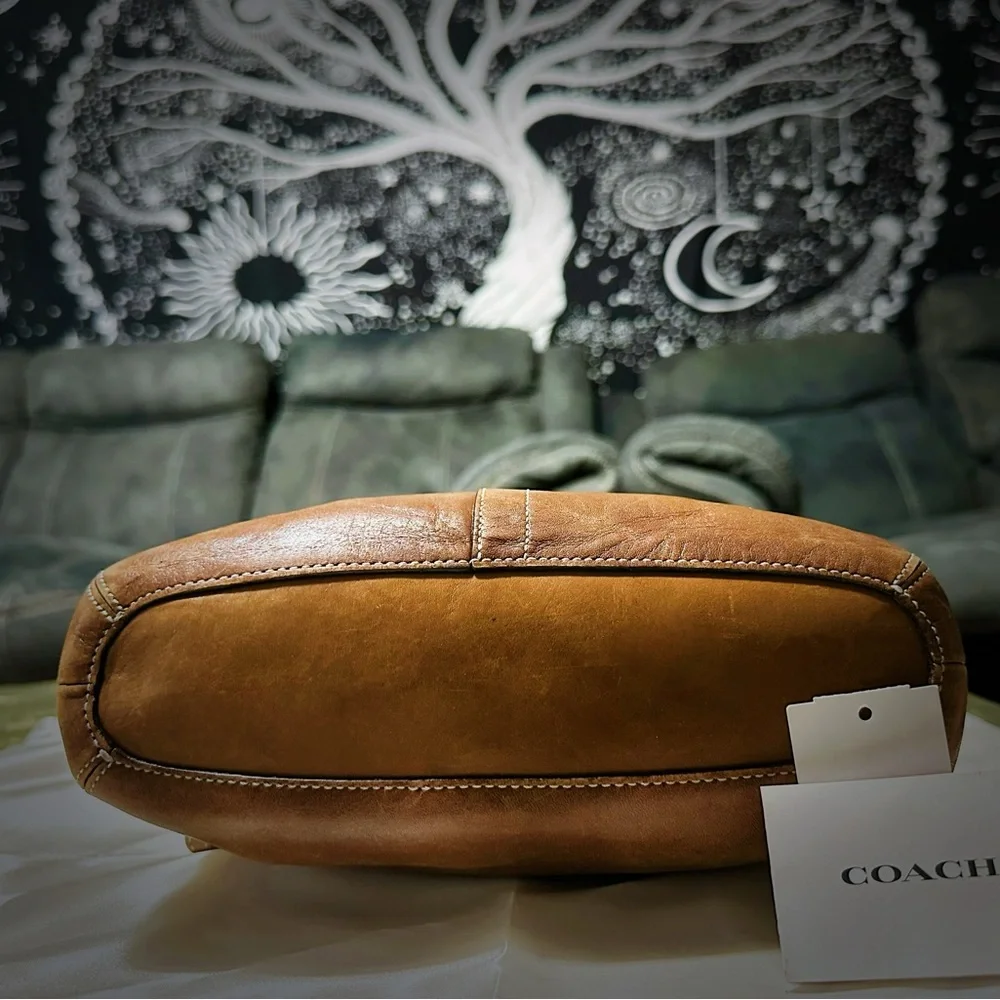 Vintage Y2K Coach Crossbody Bag 2004 year Tan soft Leather Crossbody Bag - Picture 13 of 17